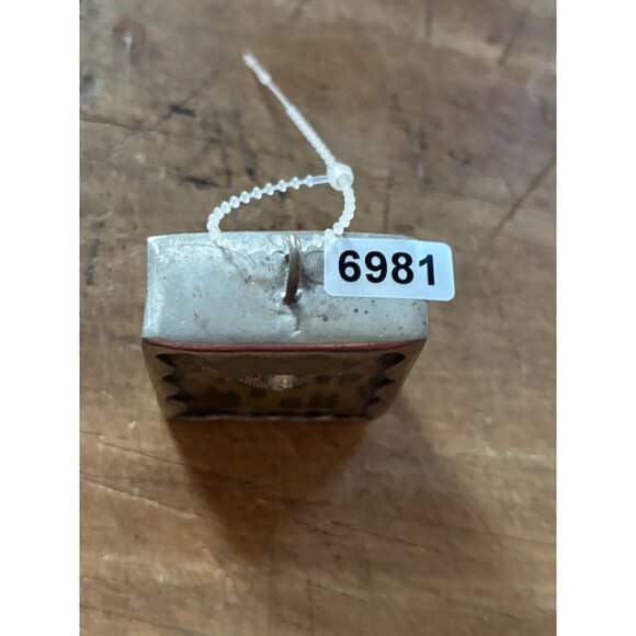 Jewel Kade Vintage Double-Sided Pendant With Crown & Fleur-De-Lis Designs Encase - Picture 5 of 5